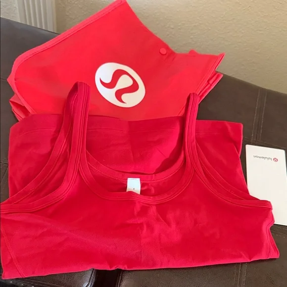 Lululemon Aling  scoop waist-length tank size :6 - Picture 2 of 3